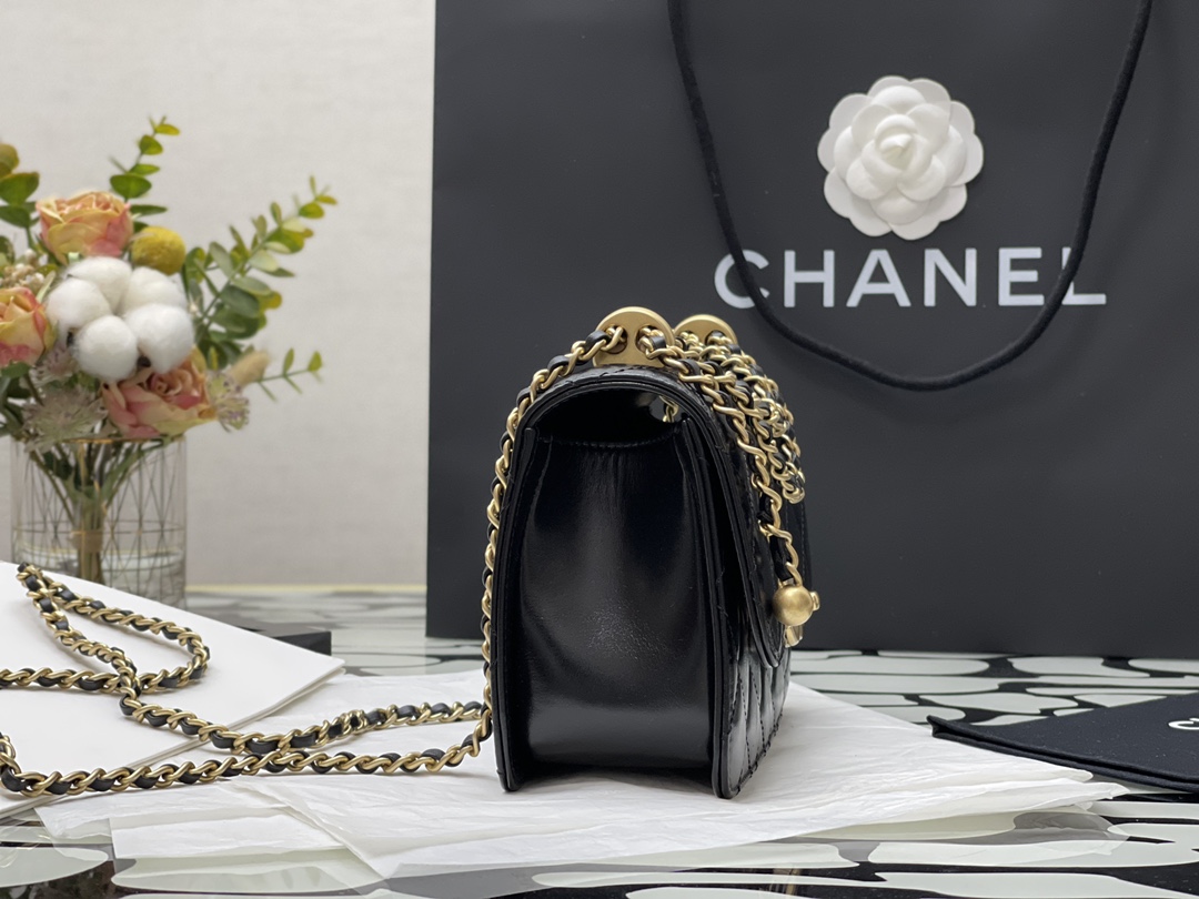 Ch**el small flap bag calfskin & gold-tone metal black as2649 12.3 x 19.2 x 3.5 cm