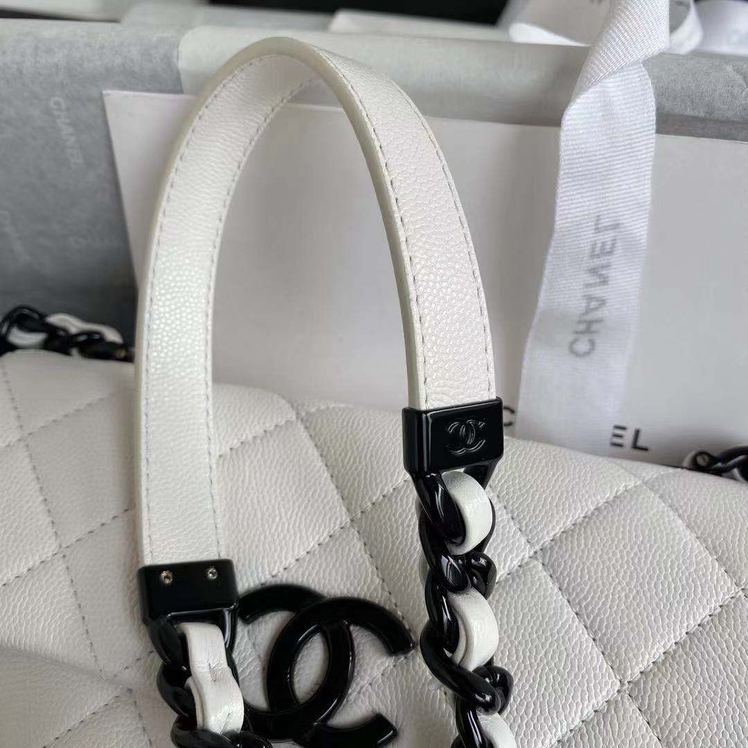 Ch**el small grained calfskin lacquered logo flap bag as2302 20 x 12.5 x 6 cm
