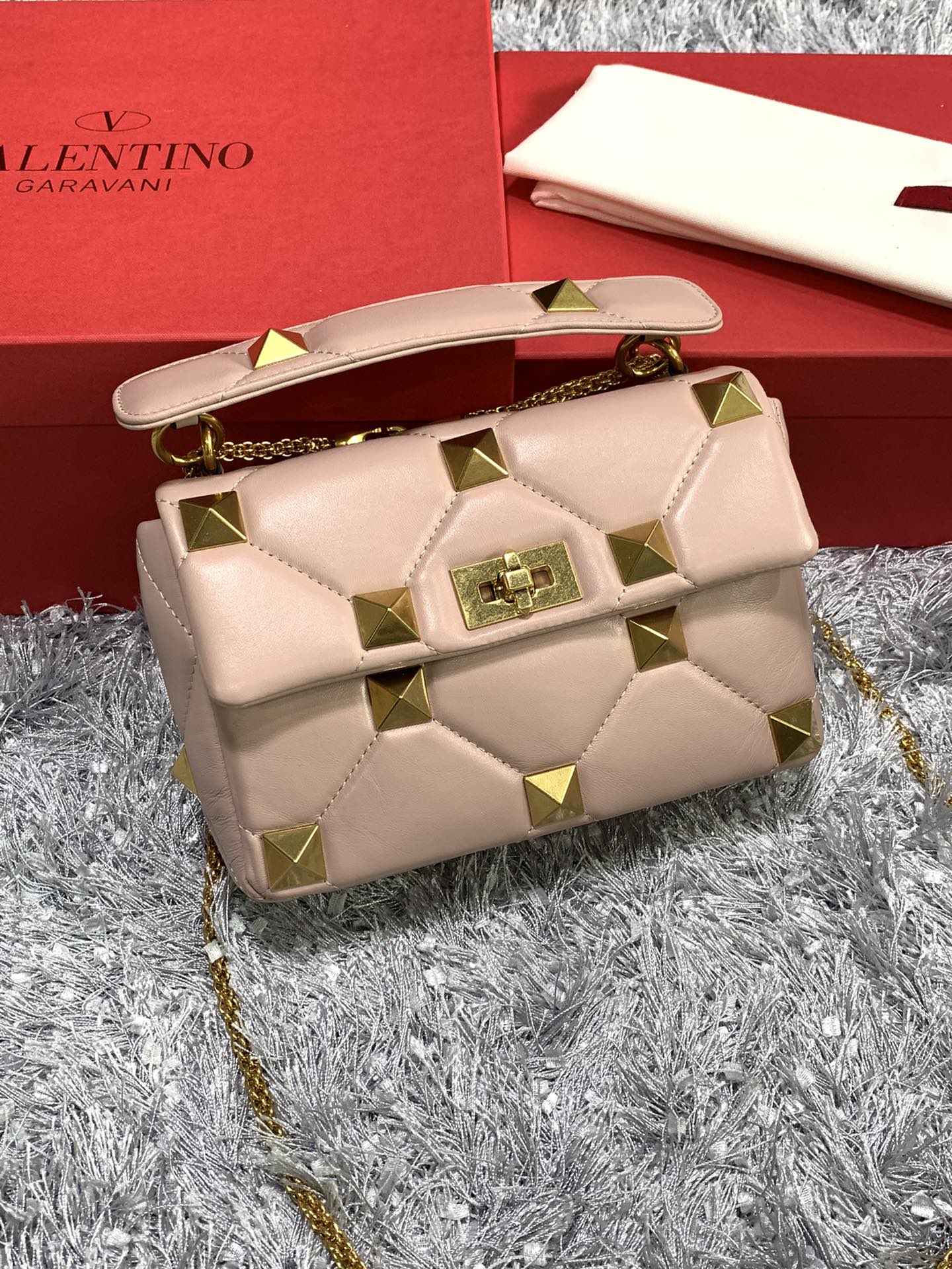 Va1e*ntin0 medium roman stud the shoulder bag in nappa with chain rose cannelle vw0b0i82bsf 25 x 16 x 10 cm
