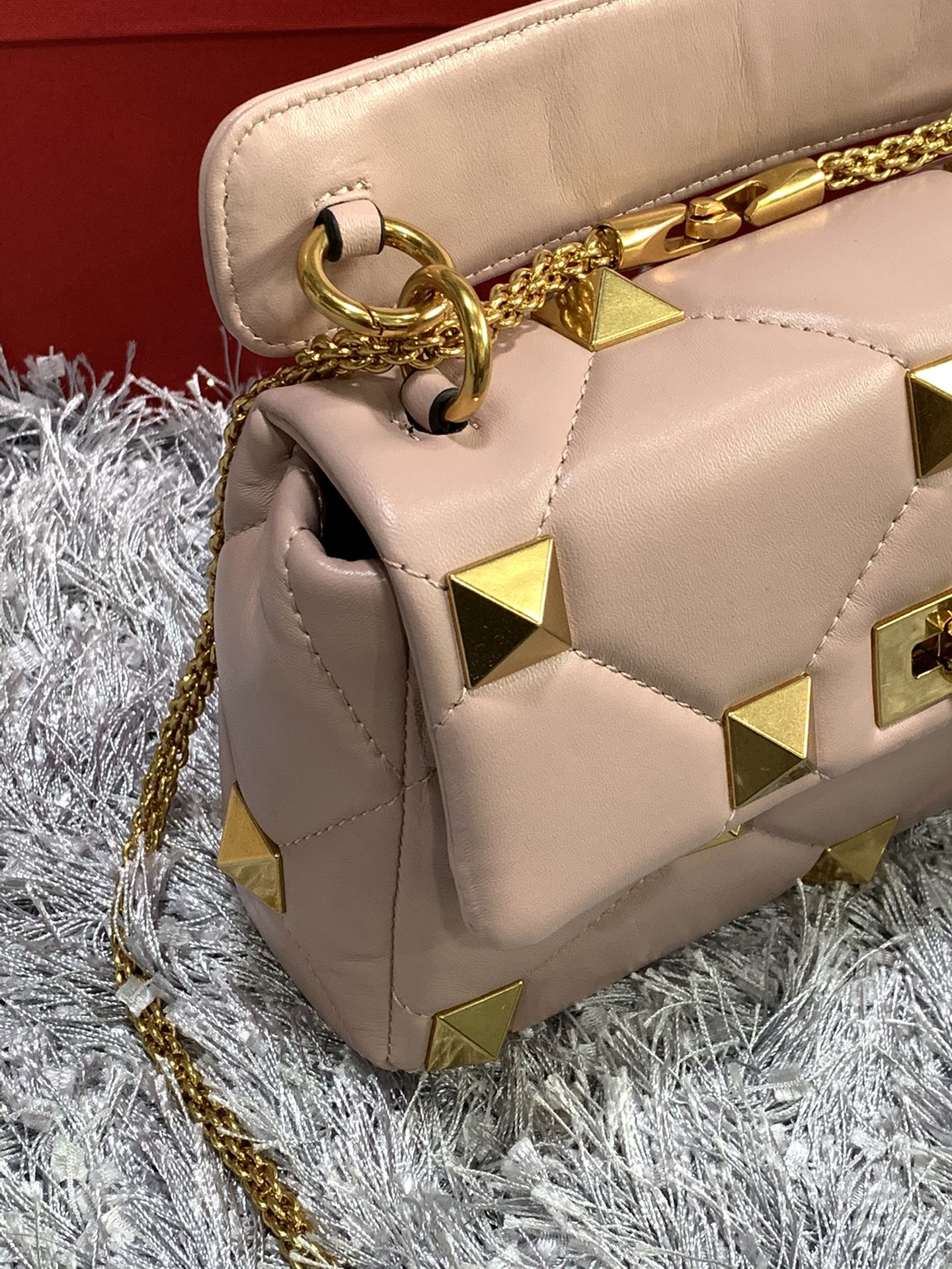 Va1e*ntin0 medium roman stud the shoulder bag in nappa with chain rose cannelle vw0b0i82bsf 25 x 16 x 10 cm