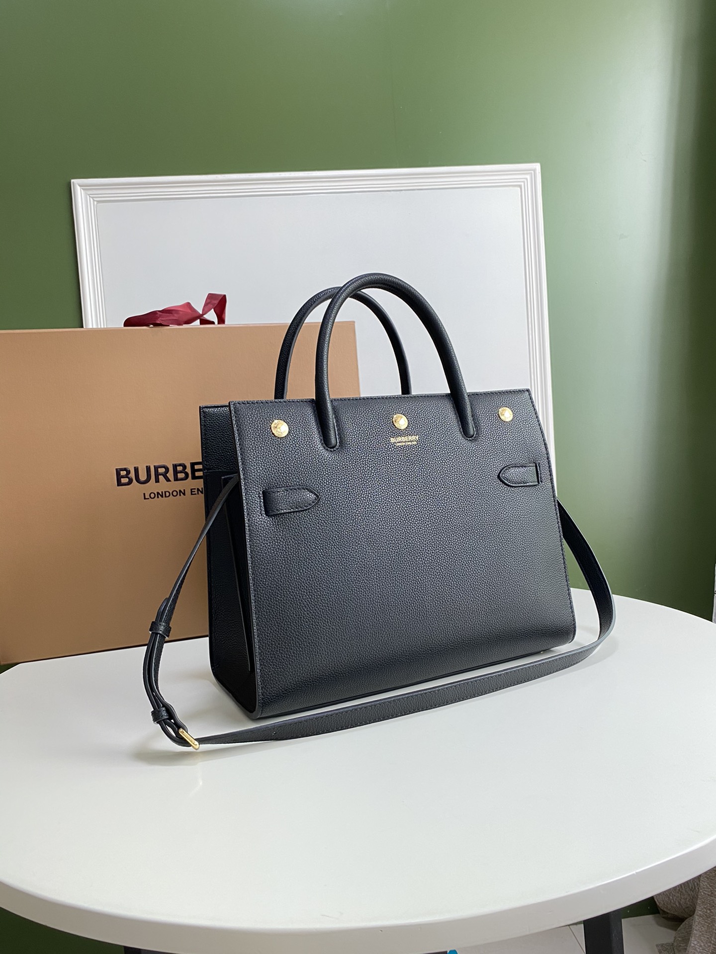 Bv*b*rry small leather two-handle title bag black 80246871 34 x 15 x 25 cm