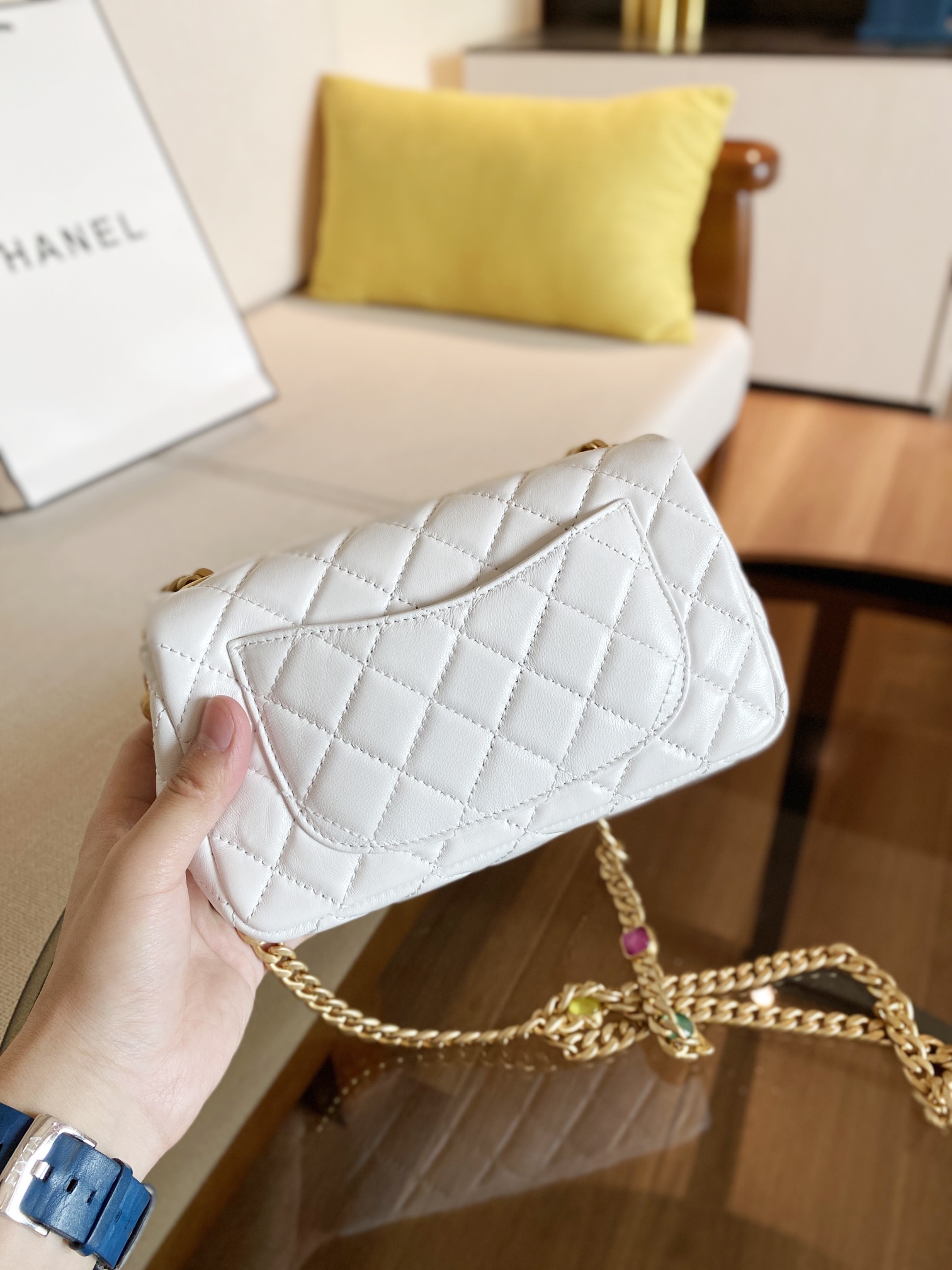 Ch**el small resin stones chain flap bag lambskin white as2380 12.5 x 20 x 7 cm