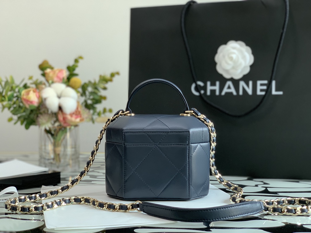 Ch**el small vanity case lambskin and gold metal dark blue as2630 15 x 10 x 11 cm