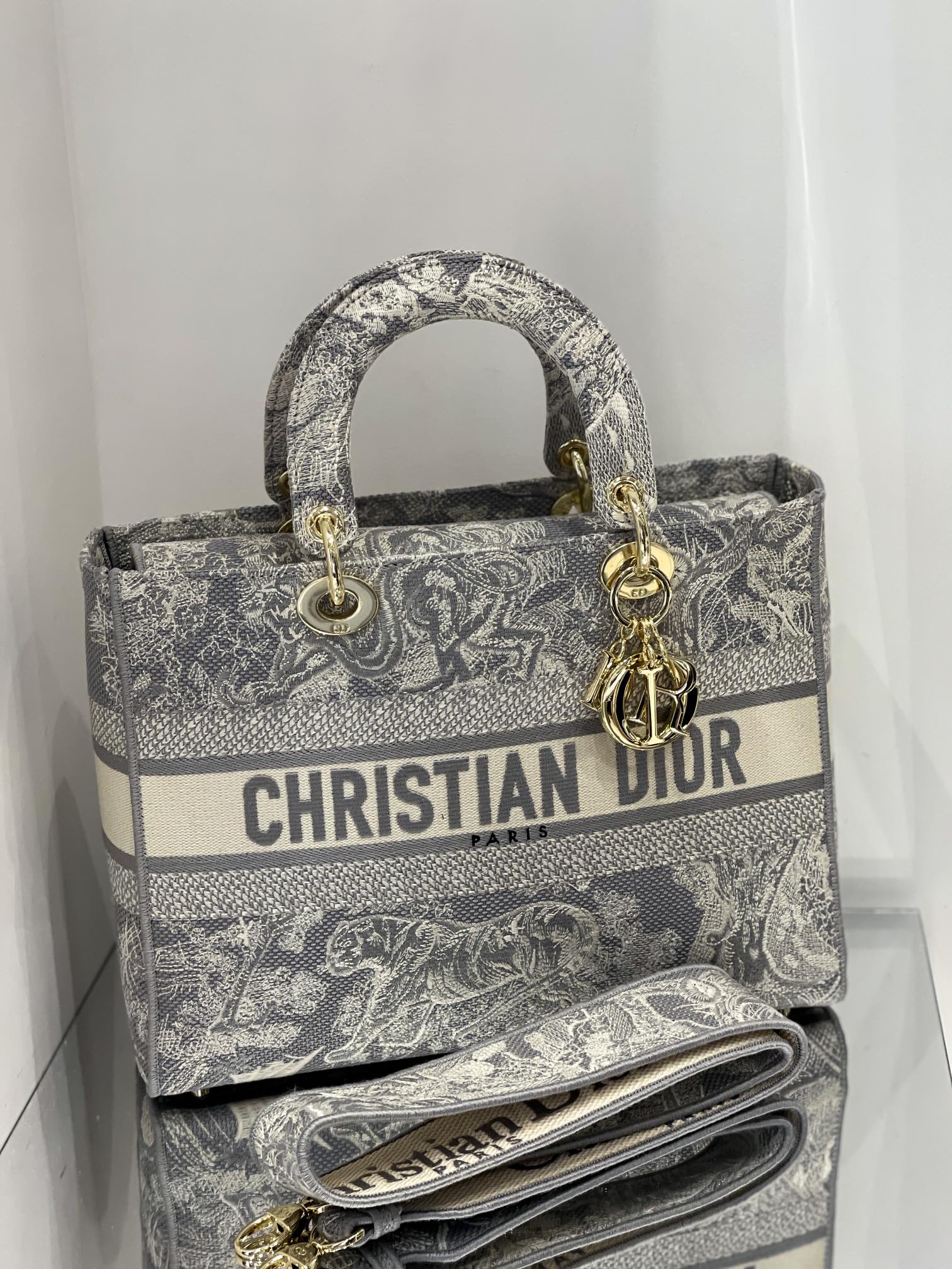 D10r large lady d-lite bag gray toile de jouy reverse embroidery m0566 32 x 25 x 11 cm