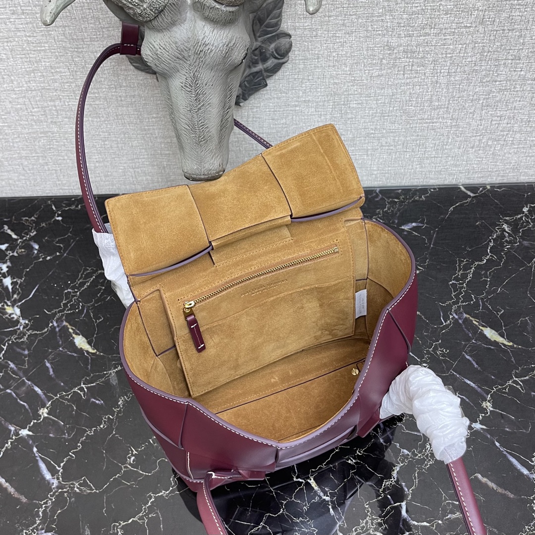 b0tt*ga Ven*ta small arco burgundy 600606 29 x 8 x 17 cm