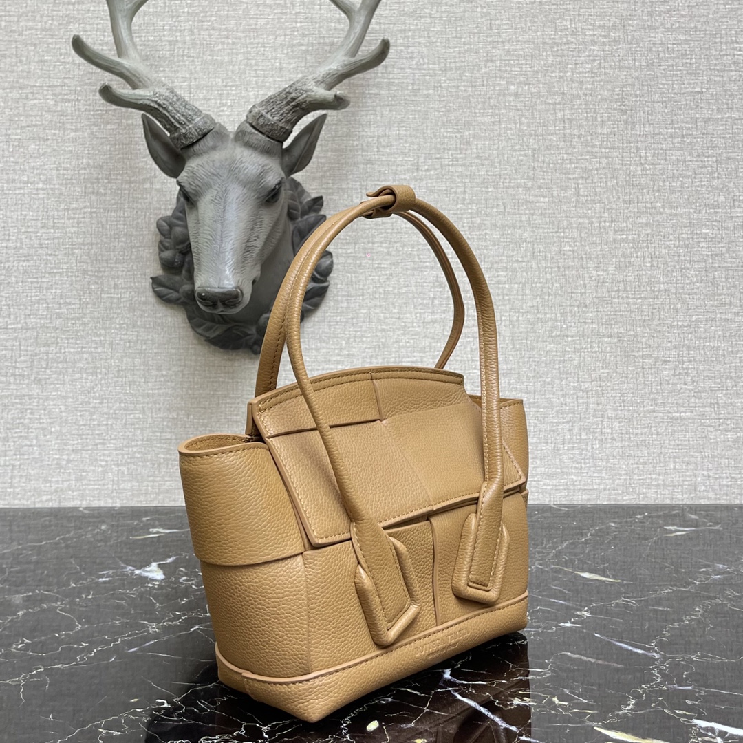b0tt*ga Ven*ta small arco beige 600606 29 x 8 x 17 cm