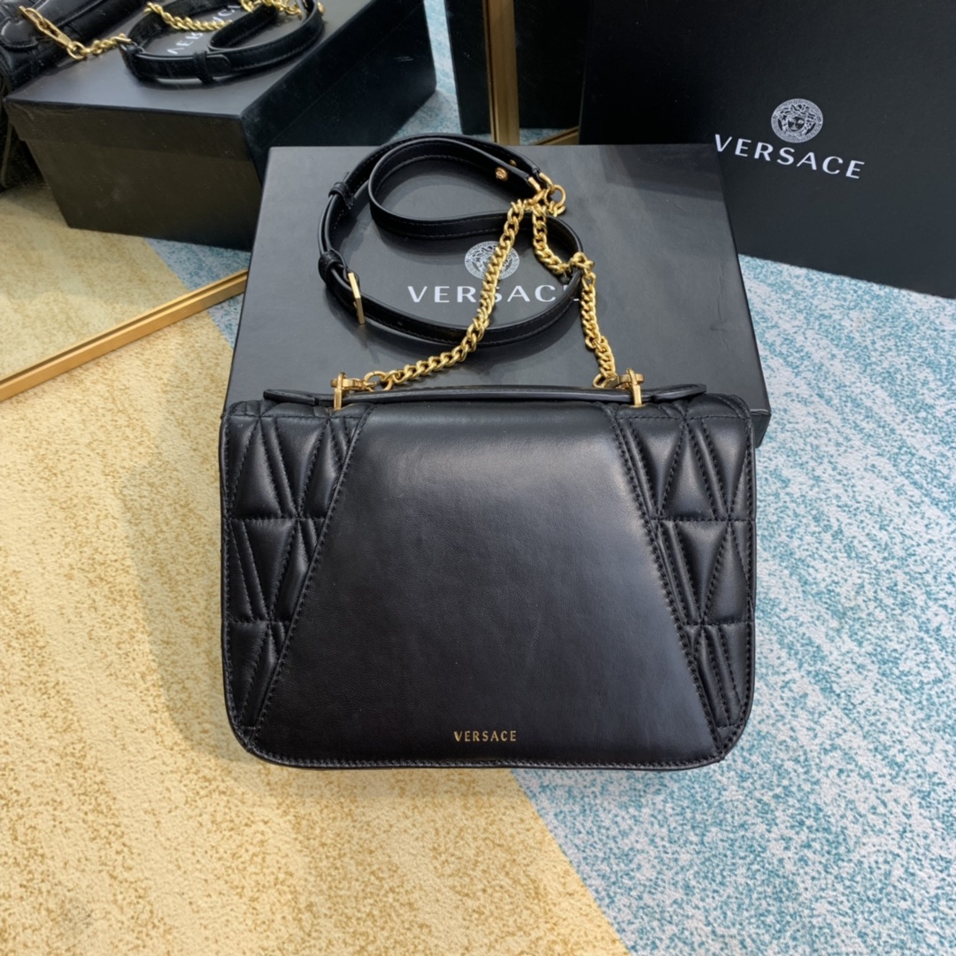 VERASACE VIRTUS QUILTED Shoulder Bag Black DBFG985 24 x 9 x 16.5 cm