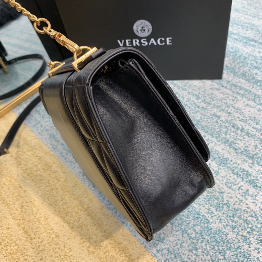 VERASACE VIRTUS QUILTED Shoulder Bag Black DBFG985 24 x 9 x 16.5 cm