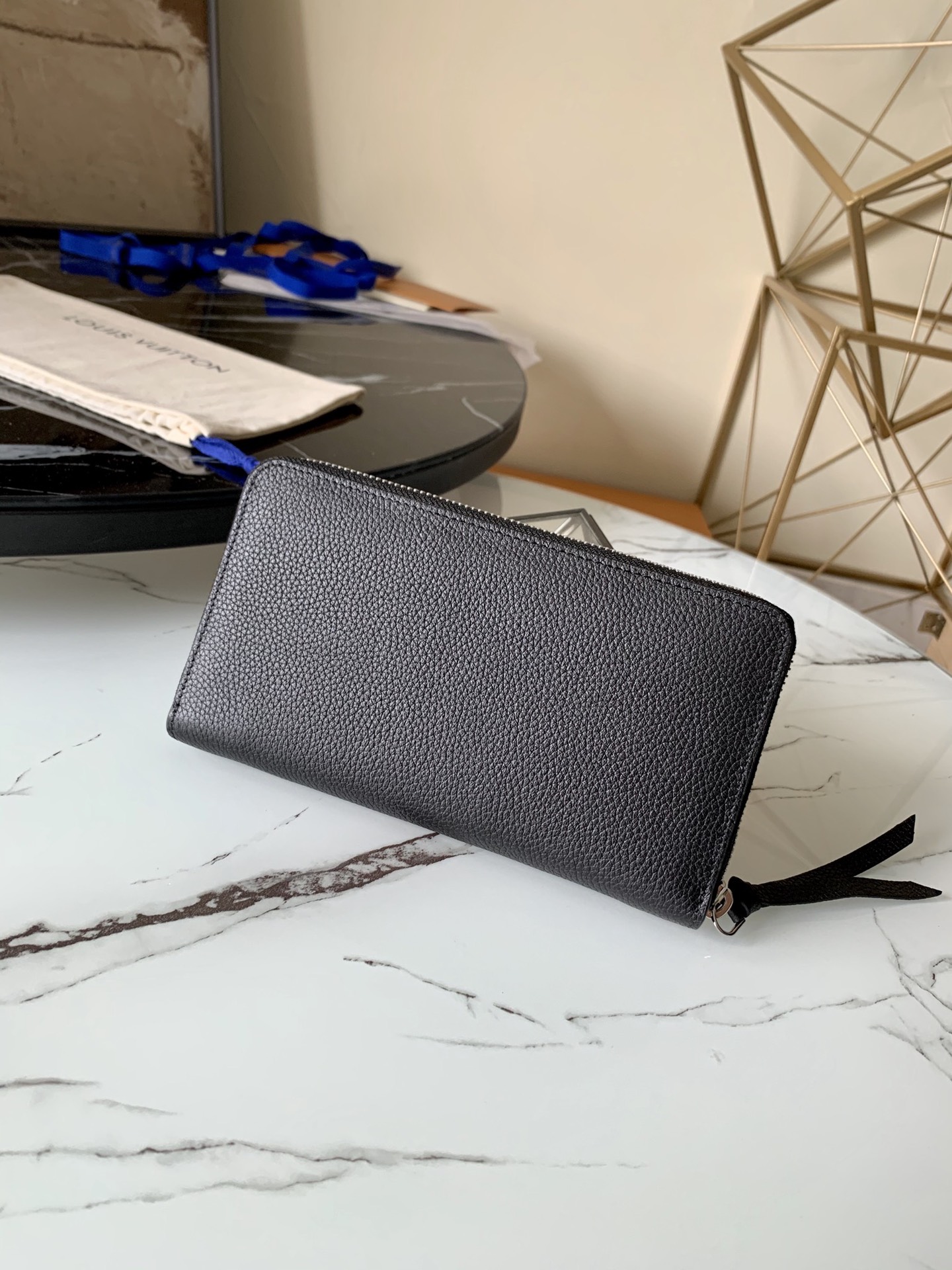 l0vis Vvtt0n lockme zippy wallet calfskin black m62622 19.5 x 10 x 2.5 cm