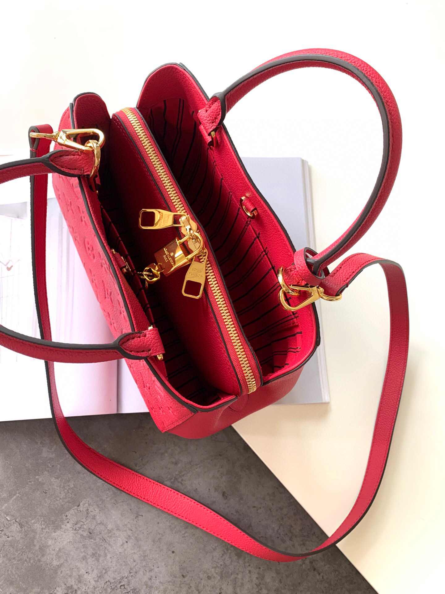 l0vis Vvtt0n montaigne bb monogram empreinte leather pink m42747 29 x 20 x 13 cm