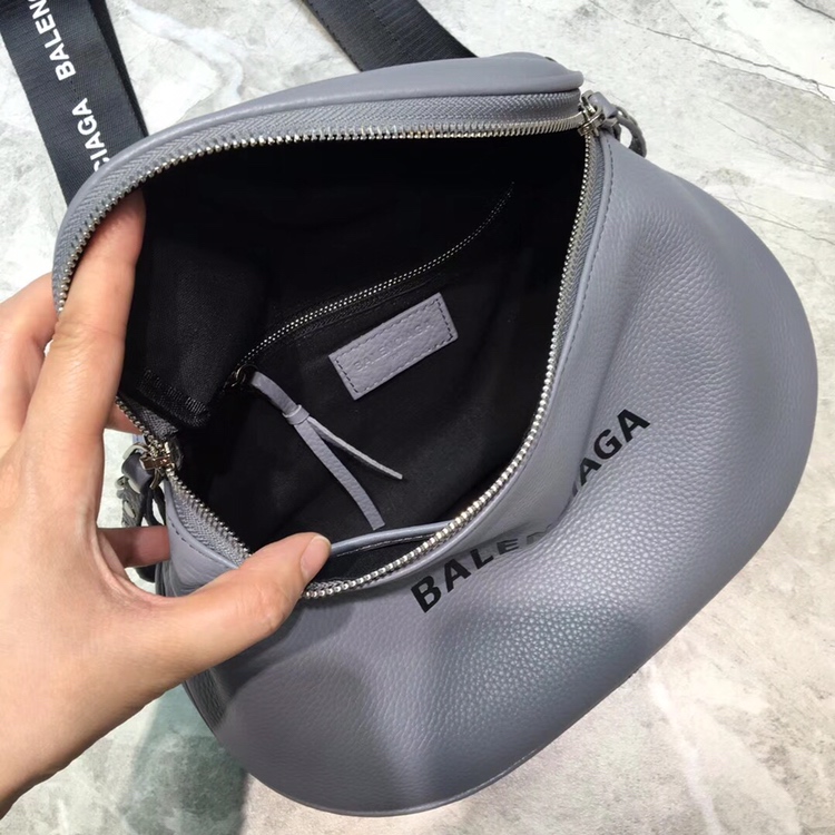 Ba1en*iaga crossbody bag dark grey 24 x 9 x 19 cm