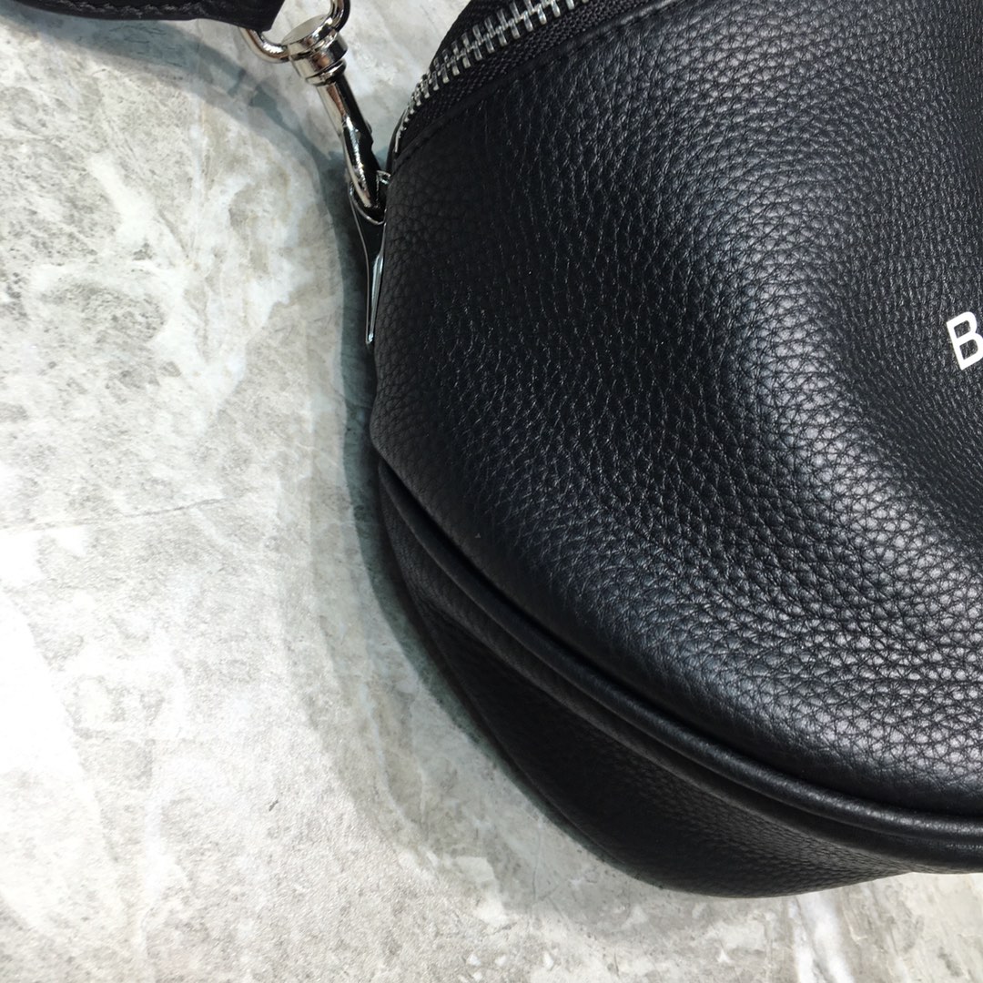 Ba1en*iaga crossbody bag black 24 x 9 x 19 cm
