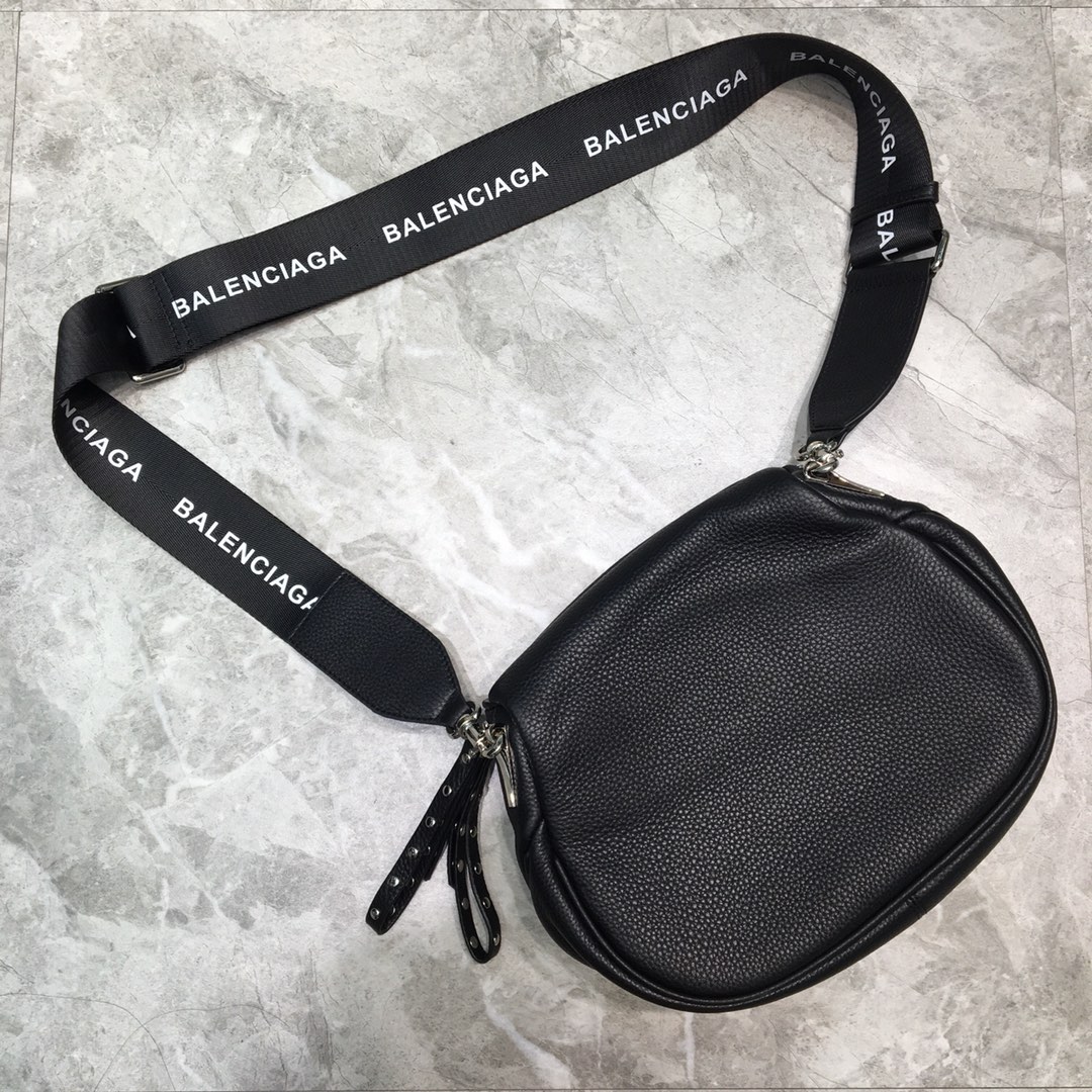 Ba1en*iaga crossbody bag black 24 x 9 x 19 cm