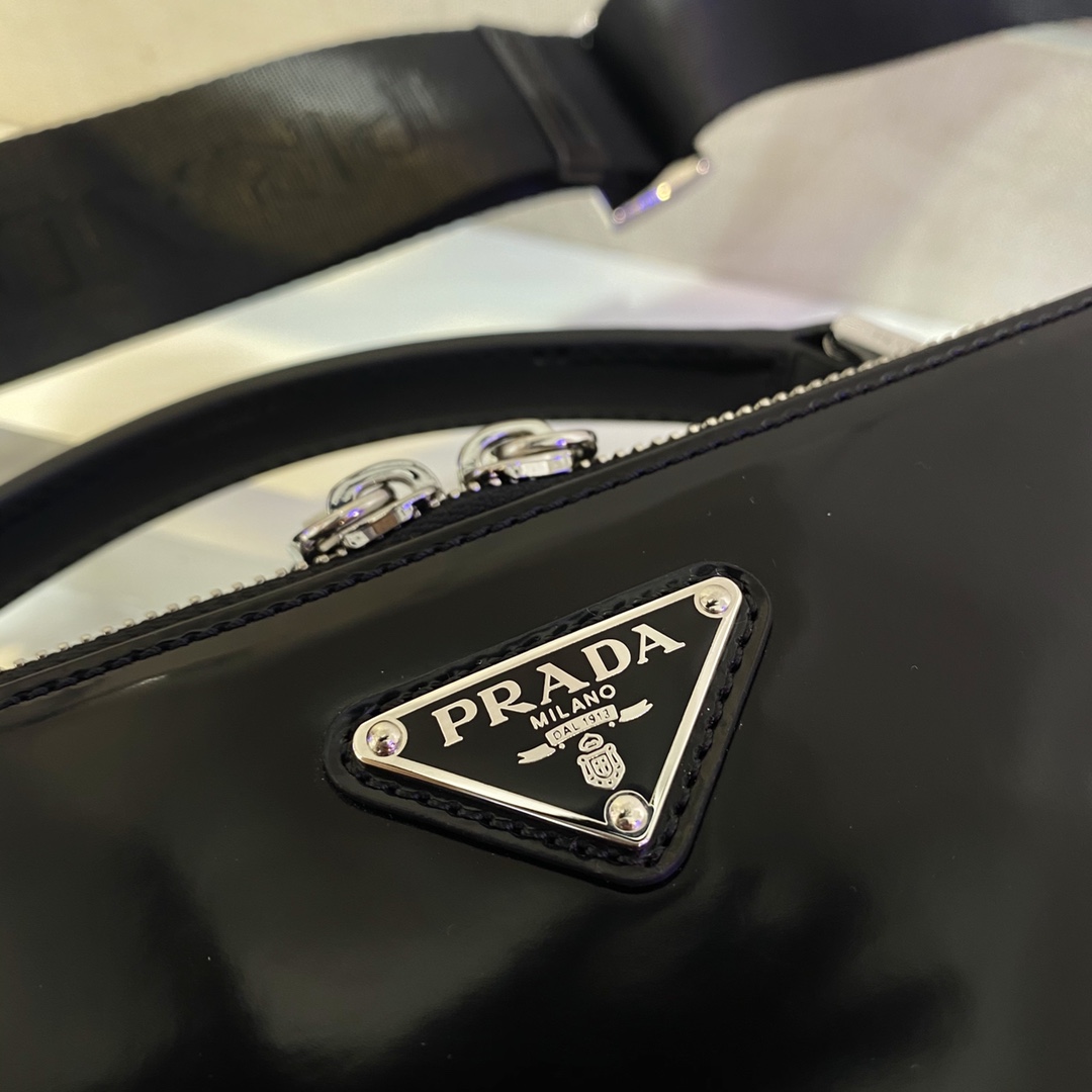 Pra*a brique saffiano leather cross-body bag black 2vh069 22 x 16 x 6 cm