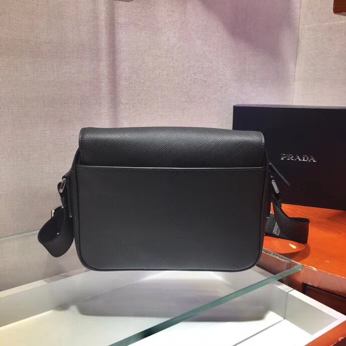Pra*a bag with saffiano leather shoulder strap black 2vd038 24 x 18 x 6 cm