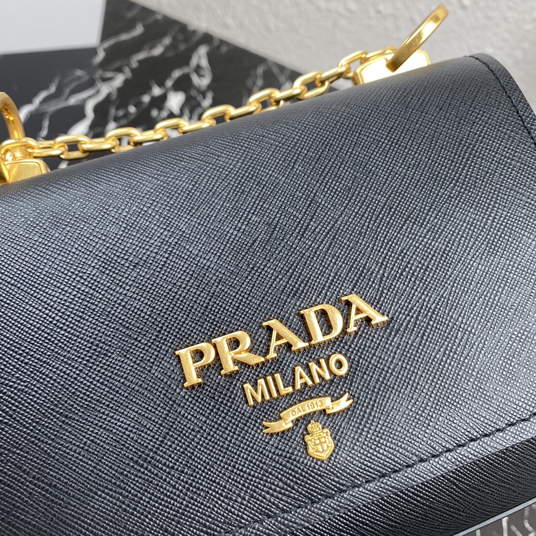 Pra*a saffiano leather shoulder bag golden metal black 1bd275 22 x 14 x 6.5 cm