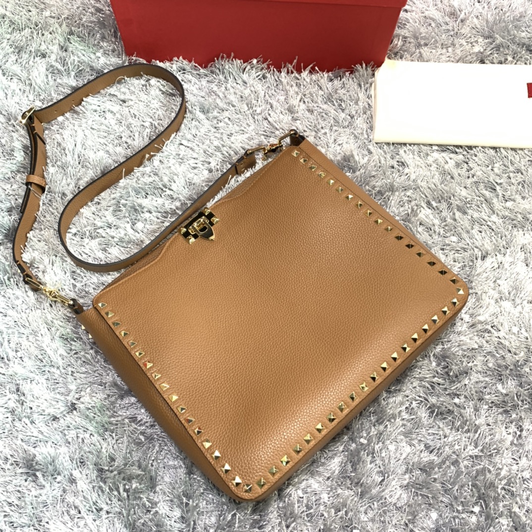 Va1e*ntin0 large garavani rockstud tote soft cowhide leather brown 50031 31 × 8 × 30 cm