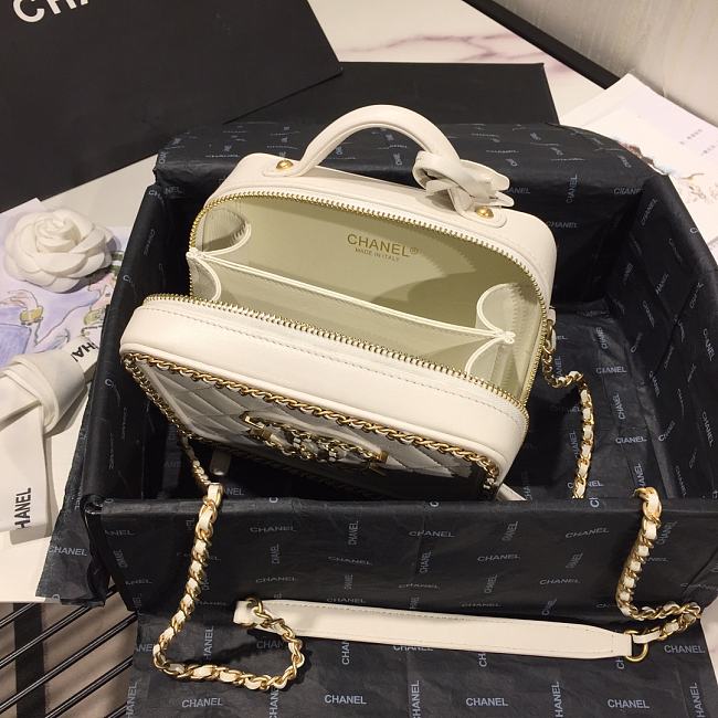Ch**el small white cc filigree chain around vanity case white as1785 18 x 14 x 8 cm