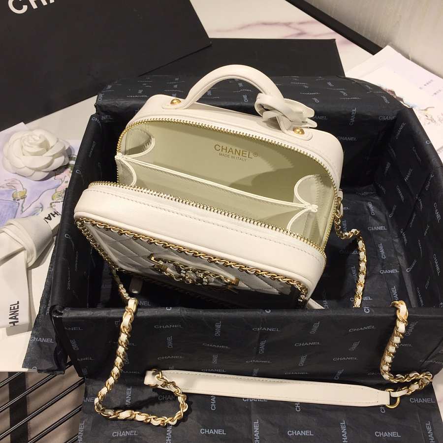 Ch**el small white cc filigree chain around vanity case white as1785 18 x 14 x 8 cm