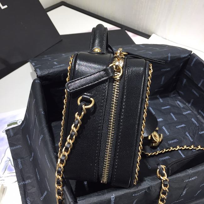 Ch**el small white cc filigree chain around vanity case black as1785 18 x 14 x 8 cm