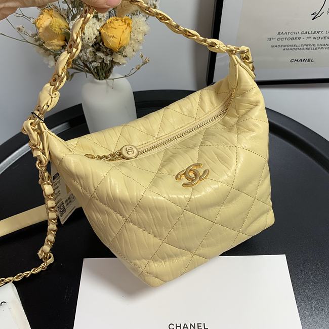 Ch**el hobo bag yellow as2480 15 x 12.5 x 18 cm