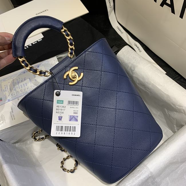 Ch**el chain handle bucket bag blue as1362 32 x 26 x 15 cm