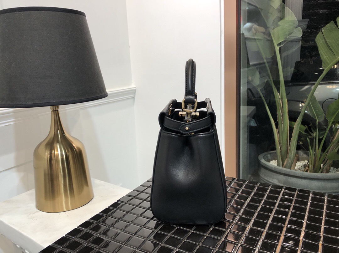 F**di mini peekaboo leather bag black 8bn244 23 cm