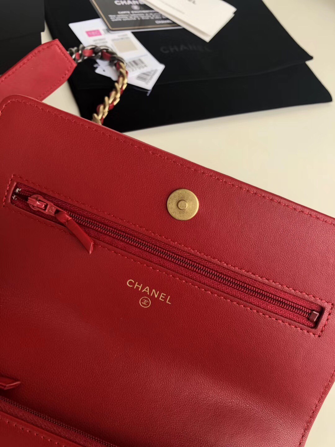 Ch**el 19 wallet on chain leather red ap0957 19 x 11.5 x 7 cm