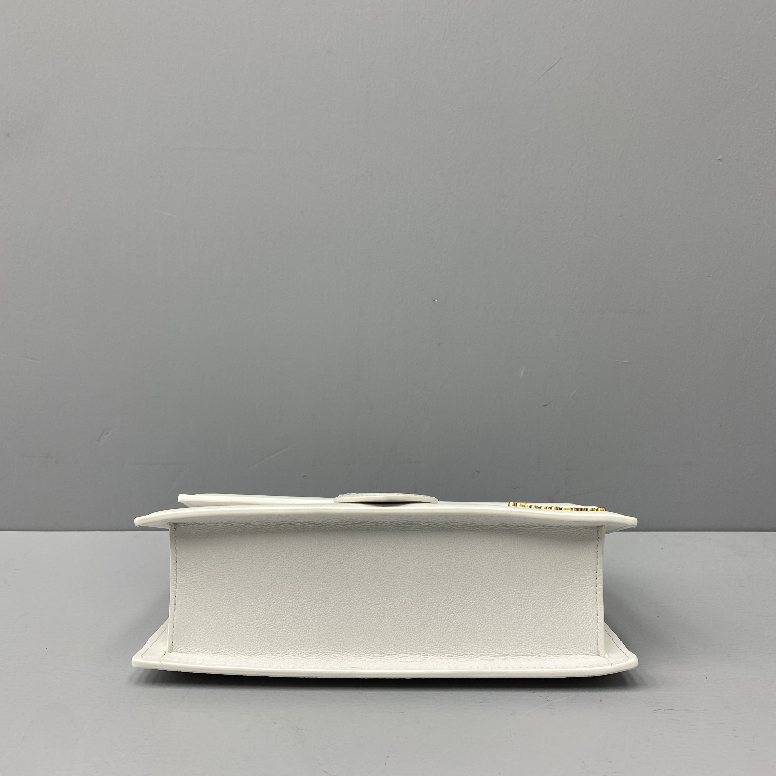 JACQUEMUS Le grand Bambino Leather White 213BA07 24 x 13 x 7 cm