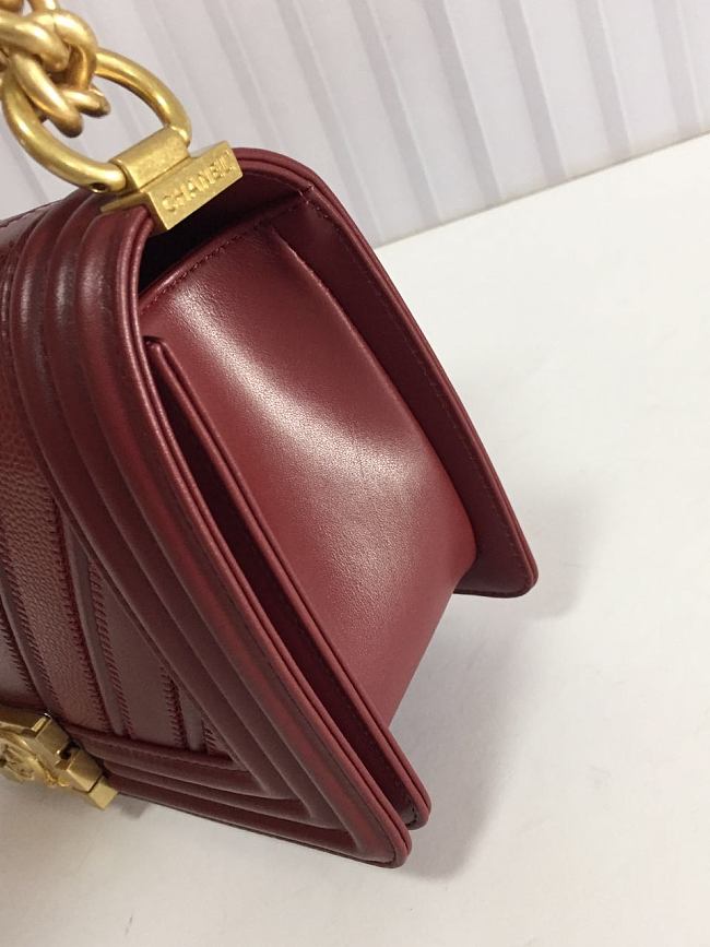 Ch**el medium chevron mix leather flap boy bag red a67086 25 x 16 x 9 cm