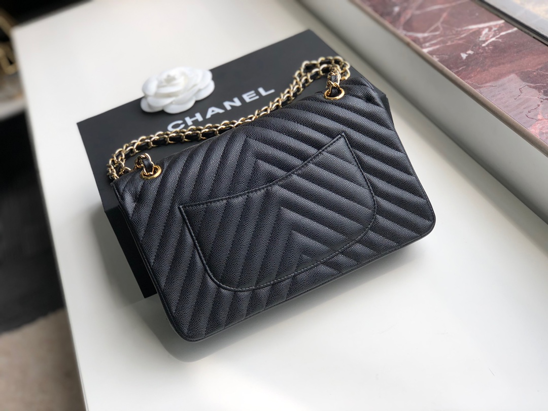 Ch**el chevron classic flap bag grained leather golden metal black a01112 26 x 16 x 7 cm