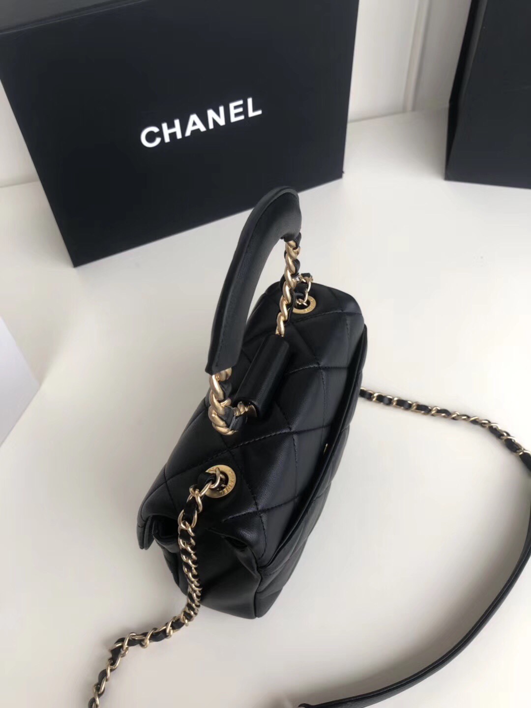 Ch**el small circular handle bag lambskin black as1357 20 x 18 x 7.5 cm