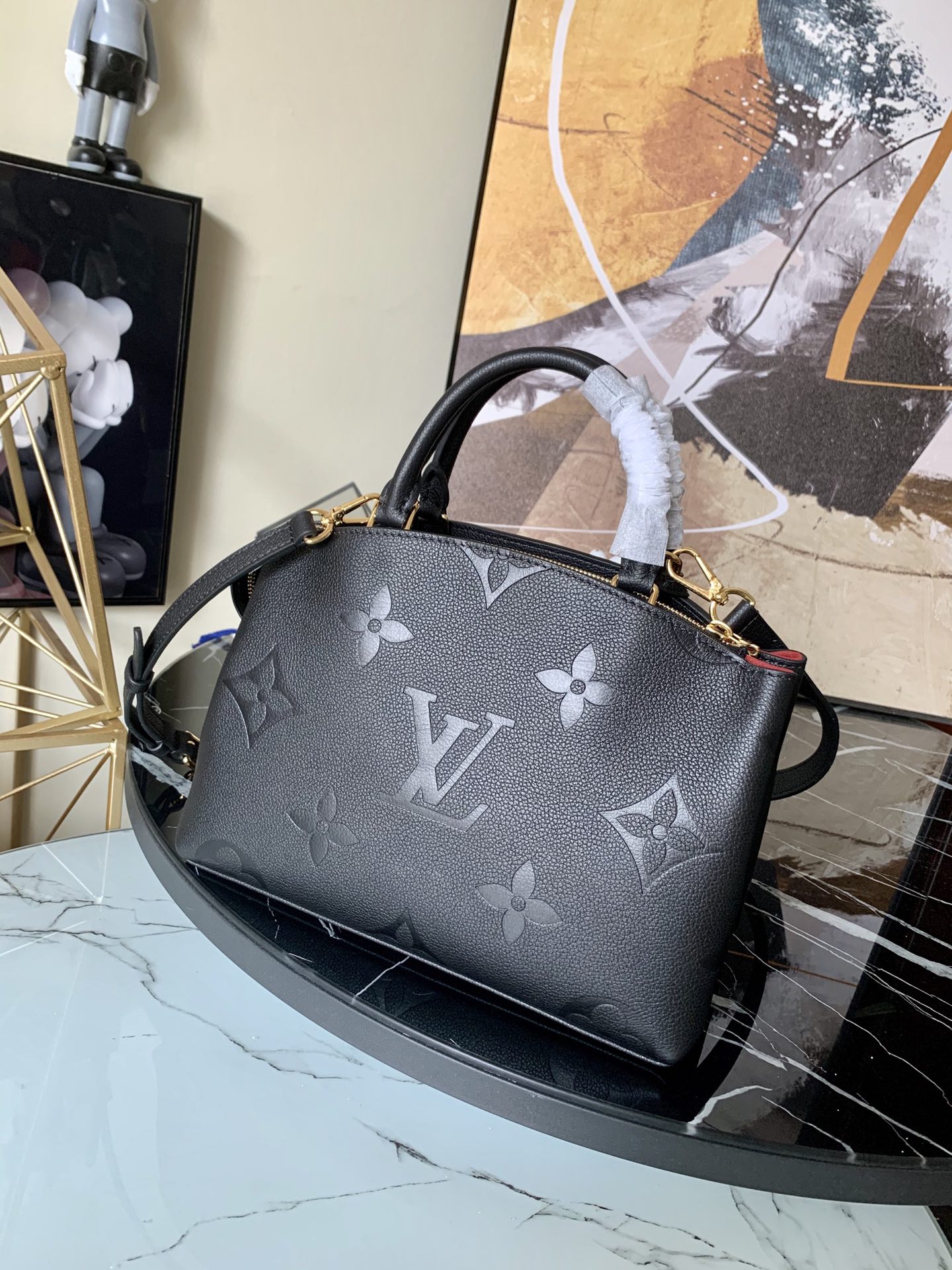 l0vis Vvtt0n petit palais monogram empreinte leather black m58916 29 x 18 x 12.5 cm