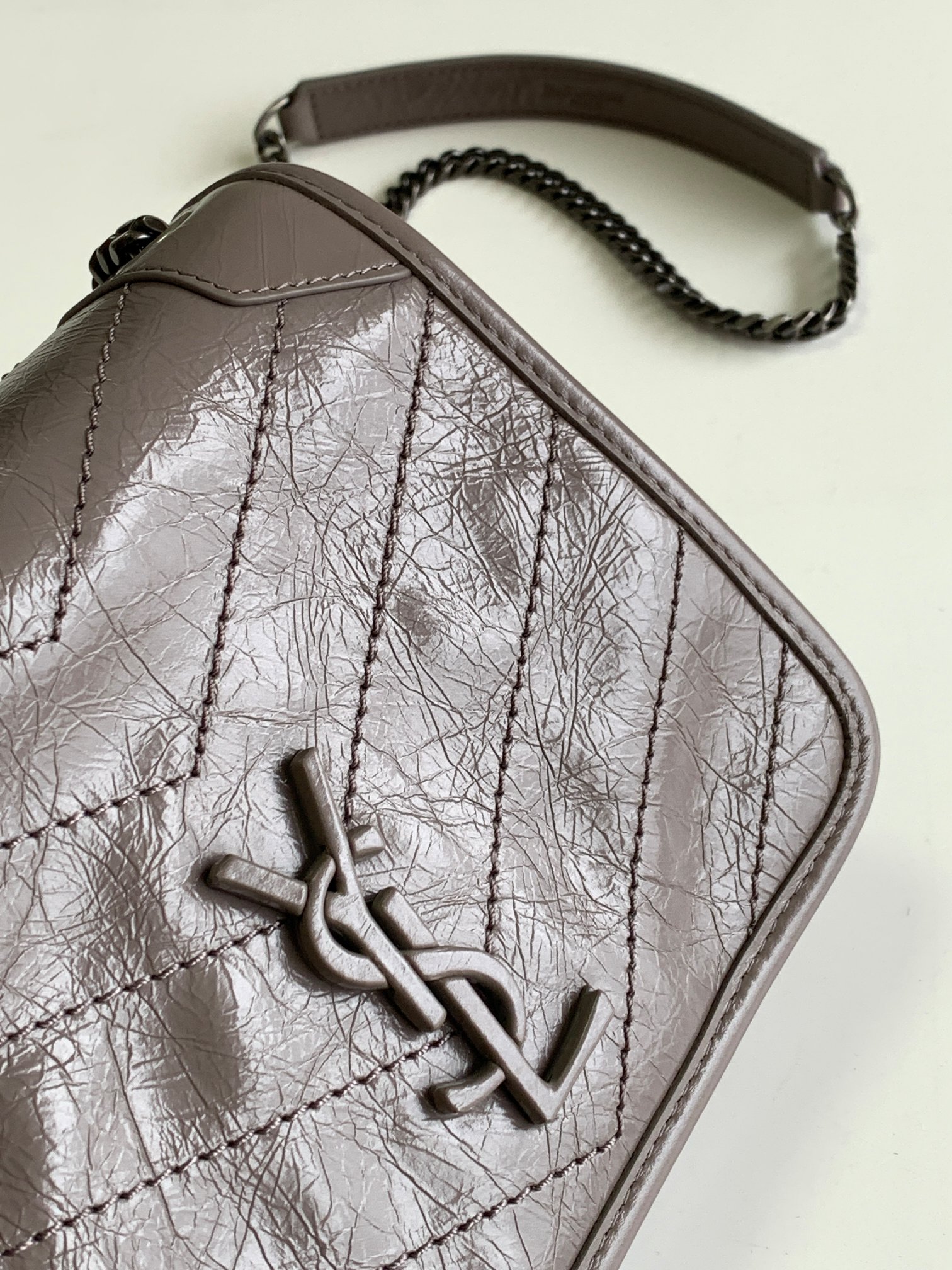 Y51 niki quilted crossbody bag leather grey 583103 19 x 15 x 6 cm