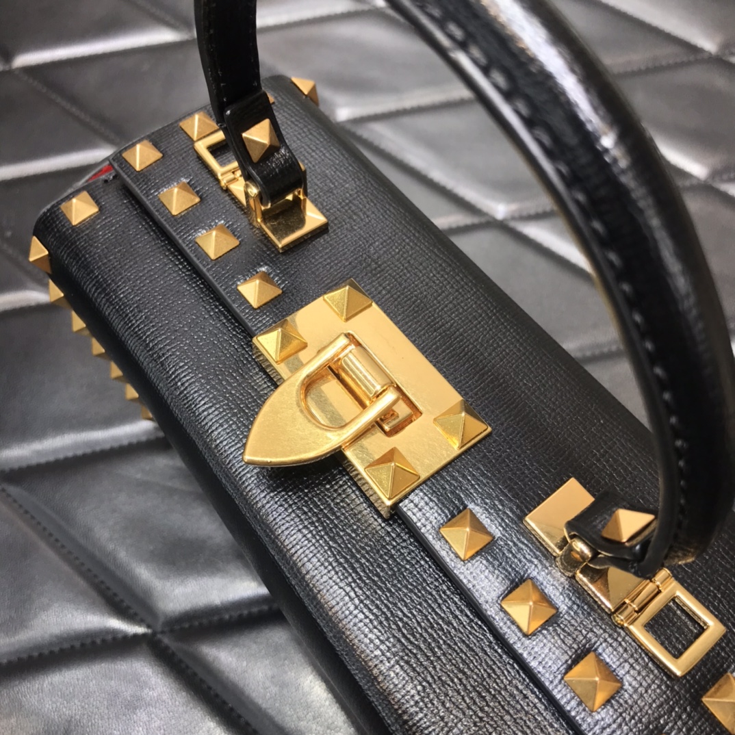 Va1e*ntin0 rockstud alcove grainy calfskin box bag black ww2b0j73wax 19 x 12 x 8 cm