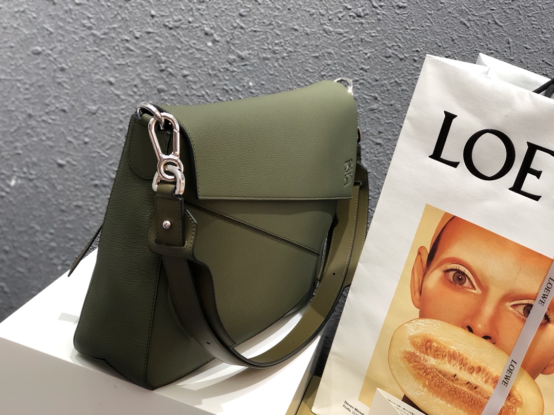 L0ew* puzzle messenger bag classic calfskin avocado green 36.5 x 27.5 x 10 cm