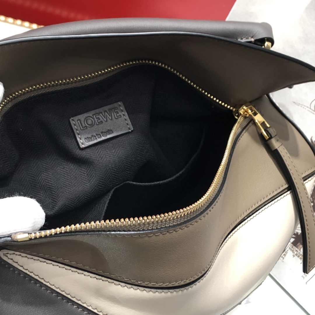 L0ew* medium puzzle bag classic calfskin gold metal grey/white 322.30js20 29 x 18 x 12 cm