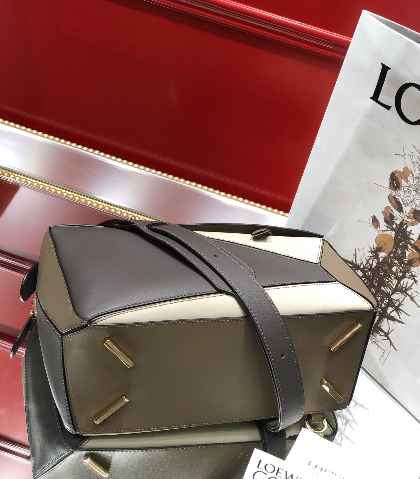 L0ew* medium puzzle bag classic calfskin gold metal grey/white 322.30js20 29 x 18 x 12 cm