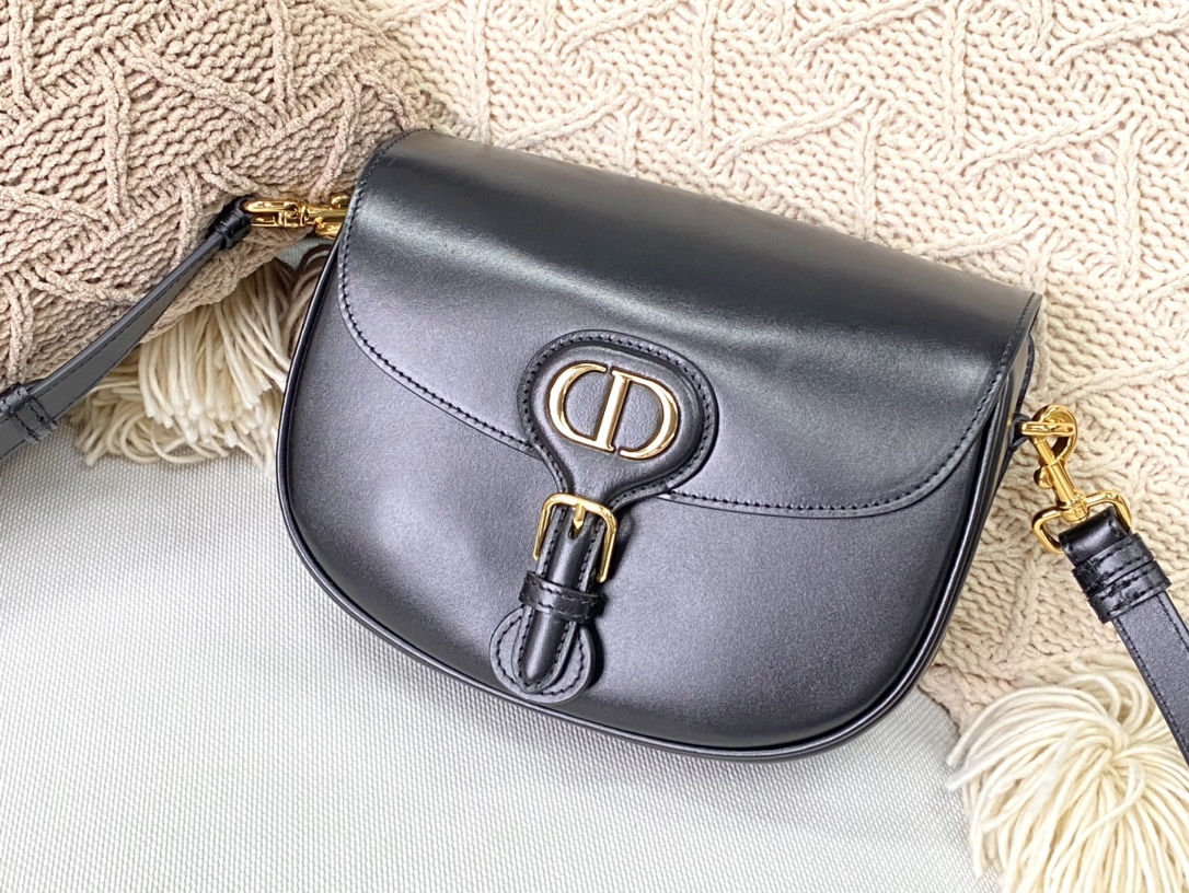D10r medium bobby bag black box calfskin m9319umol 22 x 7 x 18 cm