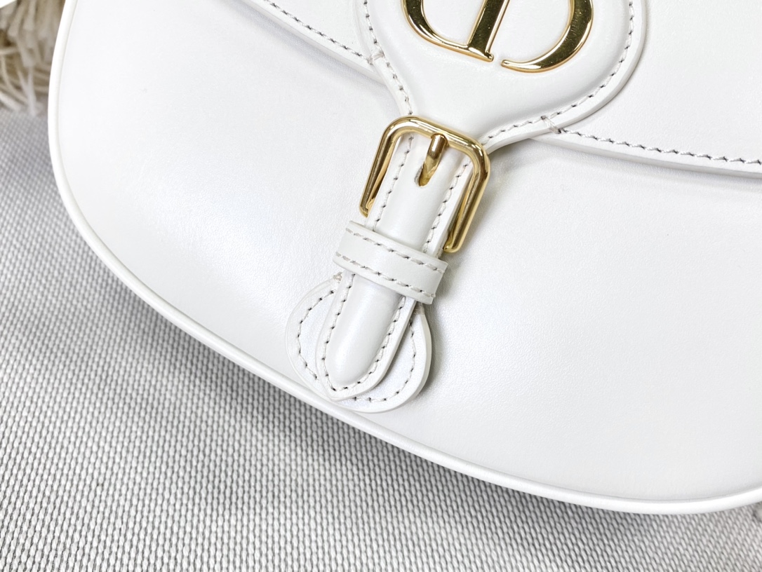 D10r medium bobby bag box calfskin white m9319umol 22 x 17 x 6 cm