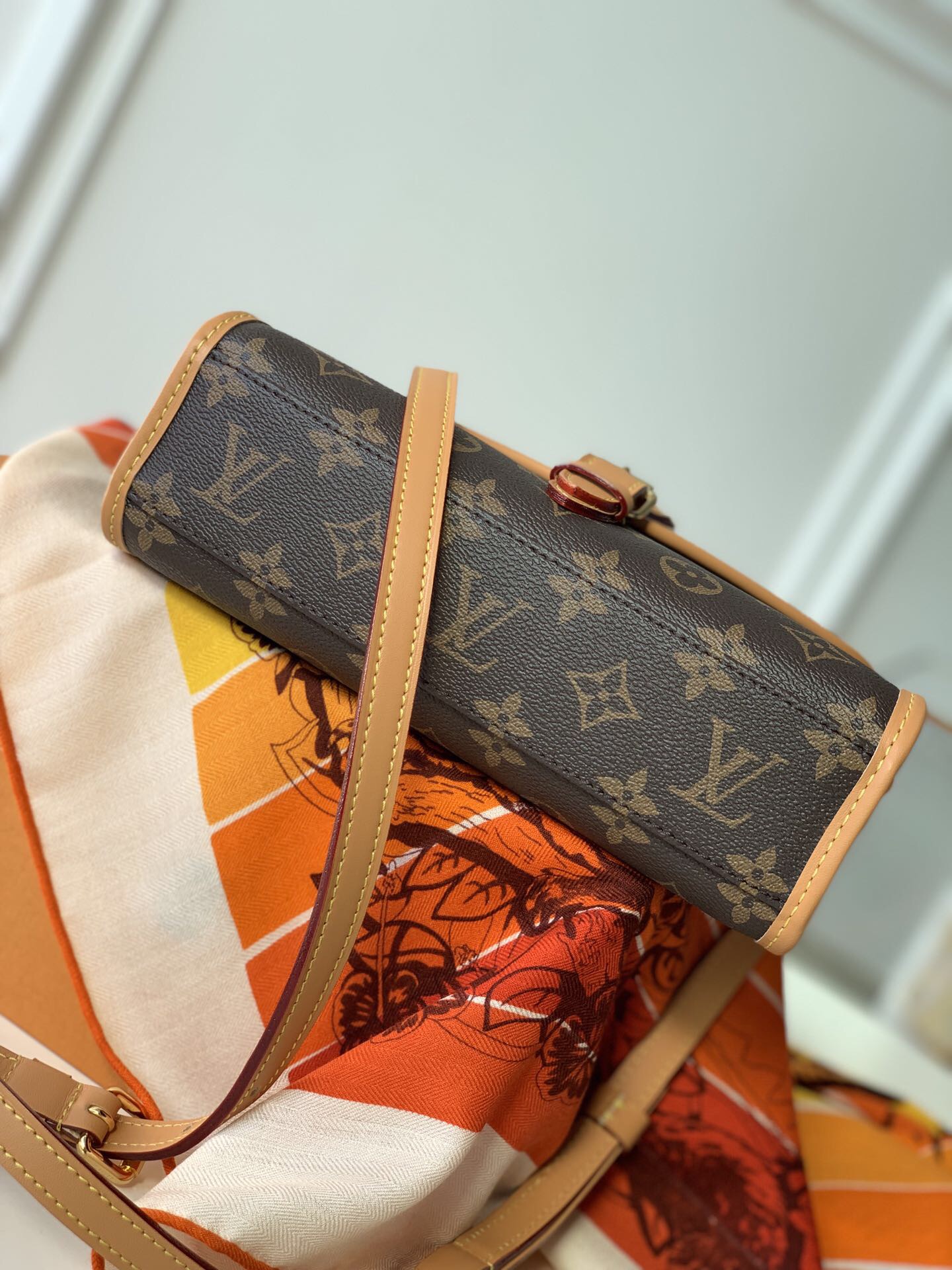 l0vis Vvtt0n small ivy monogram canvas m44919 23.5 x 18 x 9 cm