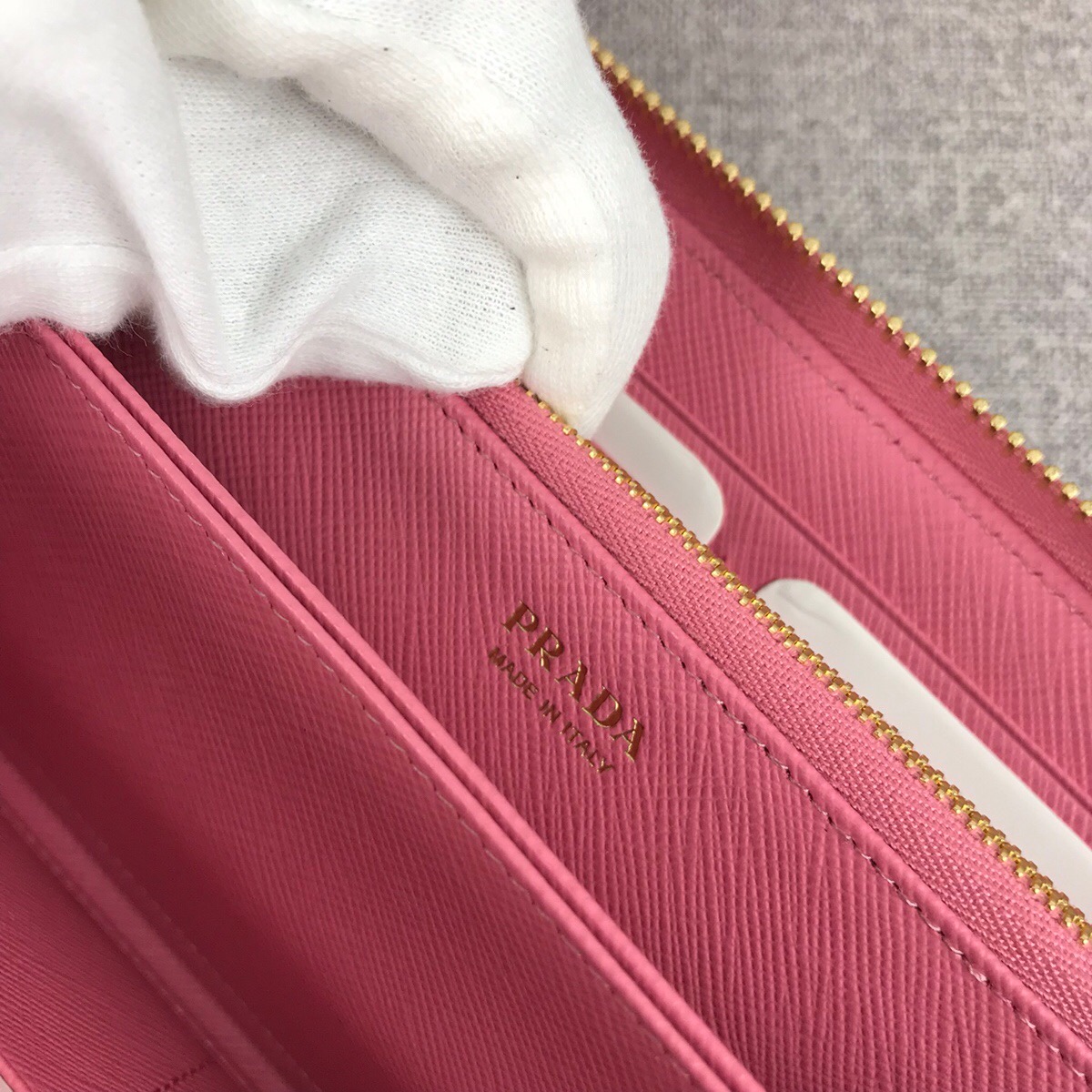 Pra*a large saffiano leather wallet petal pink 1ml506 20 x 10 cm