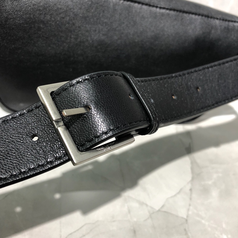 Y51 classic bumbag leather black silver metal 569737 25  cm