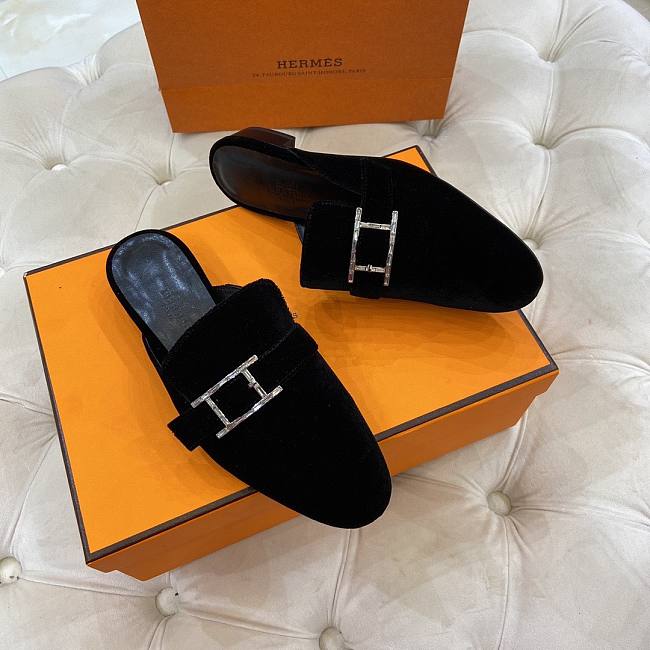 H**me5 black flats