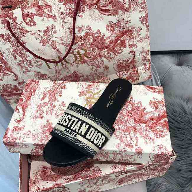 D10r slippers 001