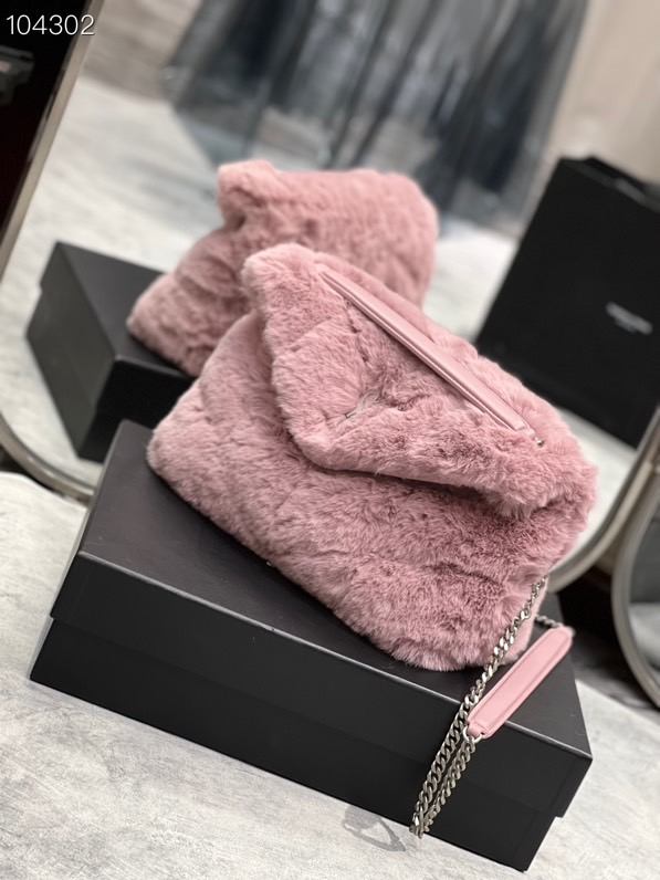 Y51 small puffer bag in merino shearling and lambskin nude pink 57747628 29 × 17 × 11 cm