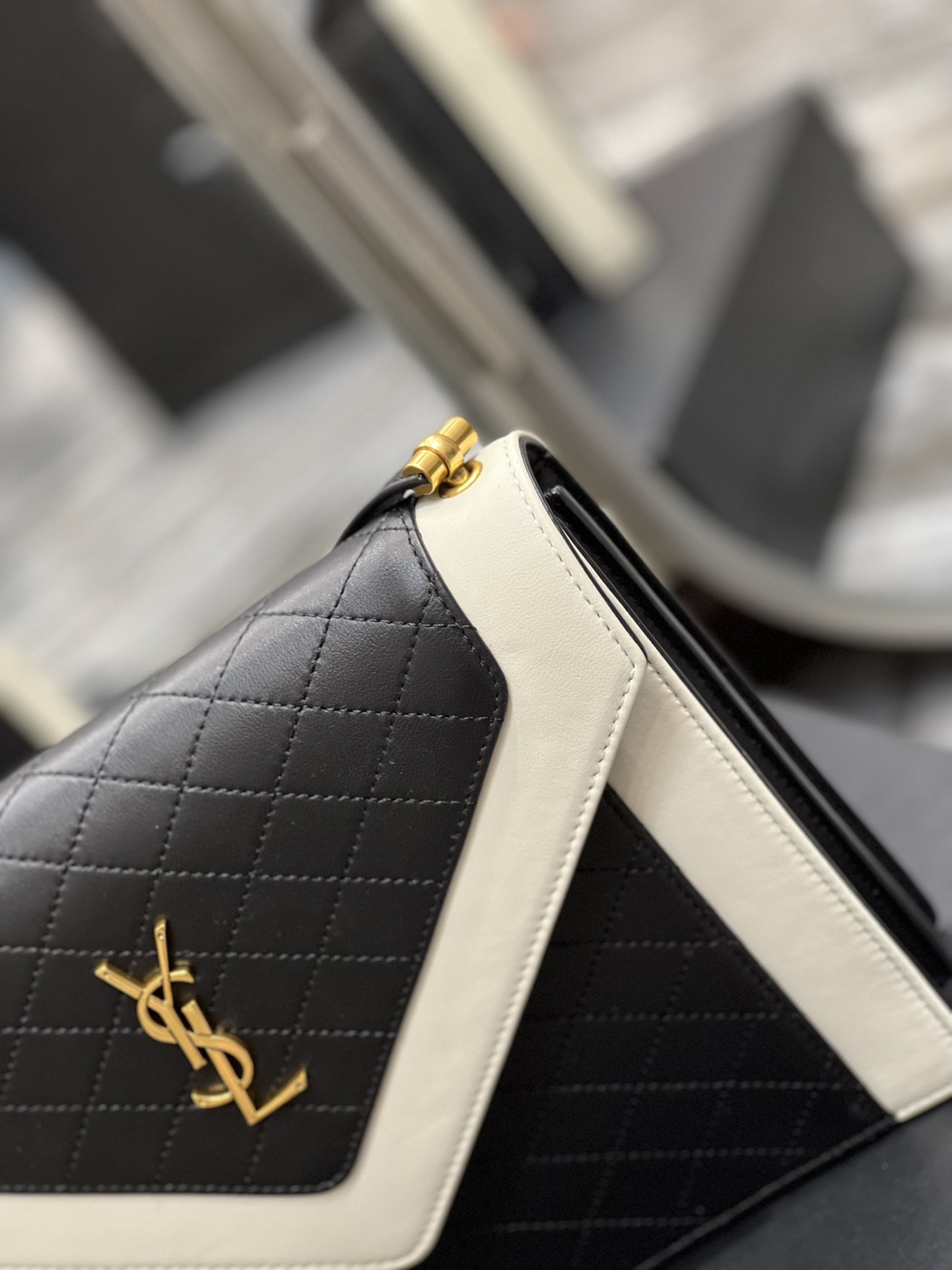 Y51 gaby satchel in lambskin black and white 6688631 26 × 18 × 5 cm