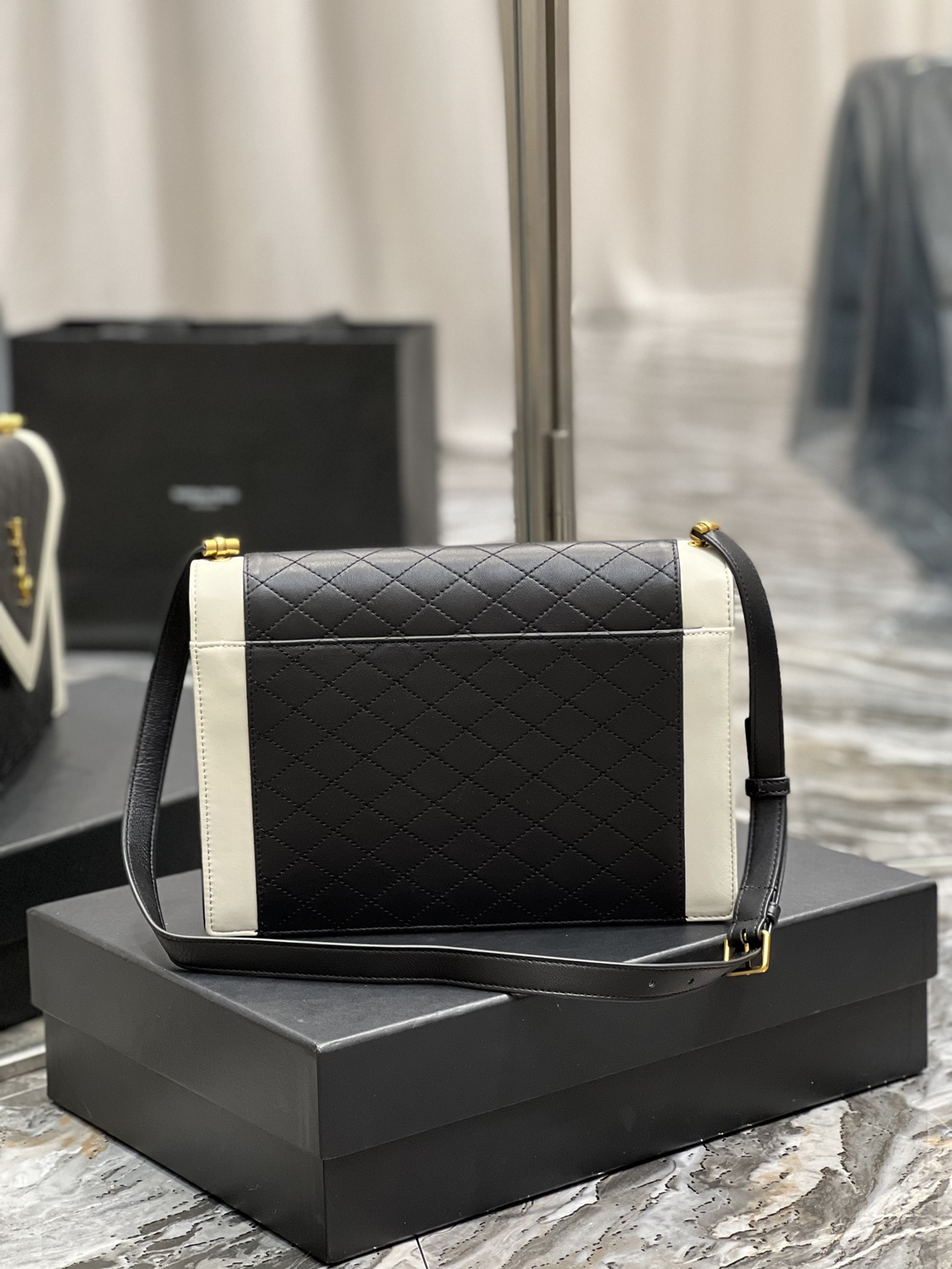 Y51 gaby satchel in lambskin black and white 6688631 26 × 18 × 5 cm