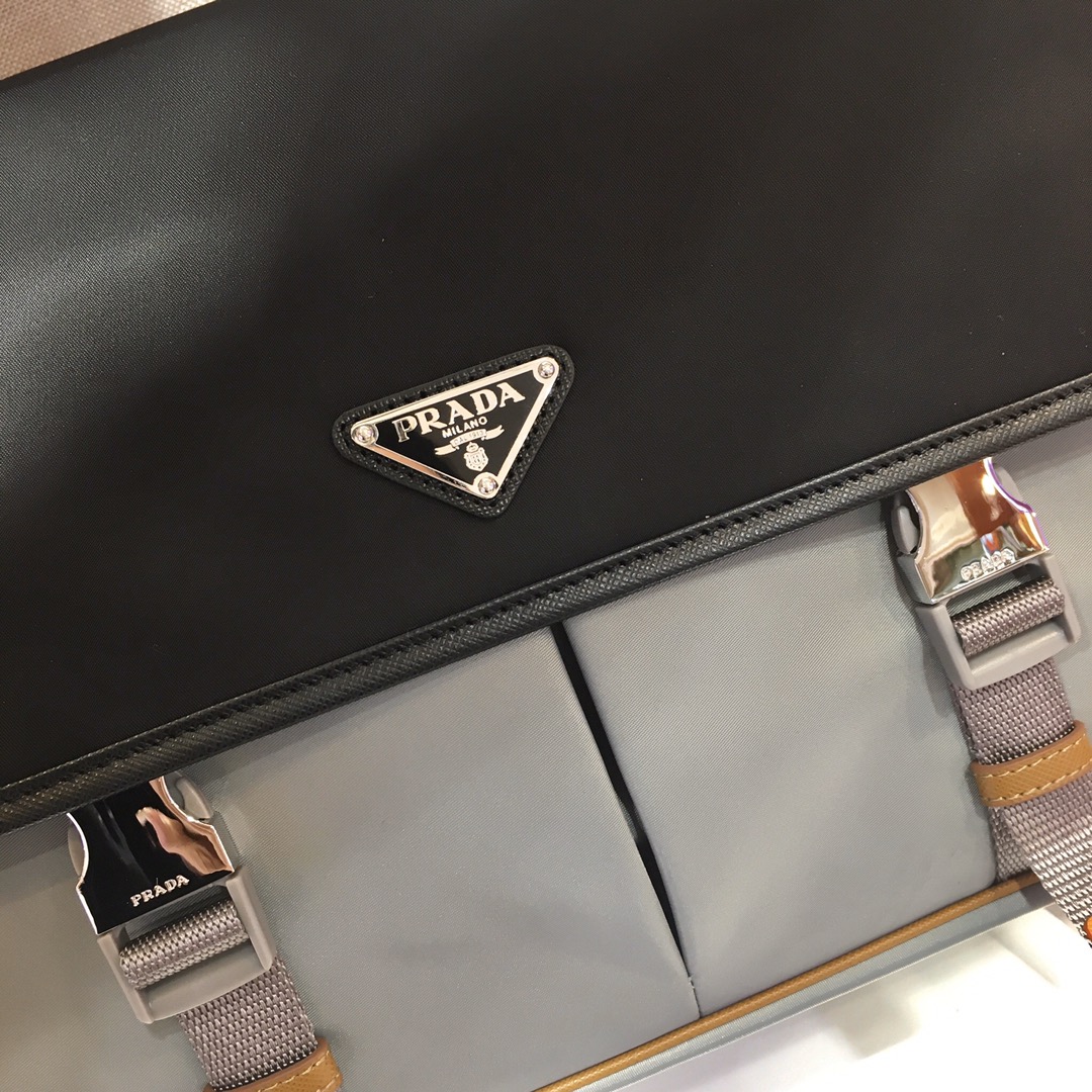 Pra*a re-nylon and saffiano leather shoulder bag gray 2vd768 32 x 24 x 12 cm