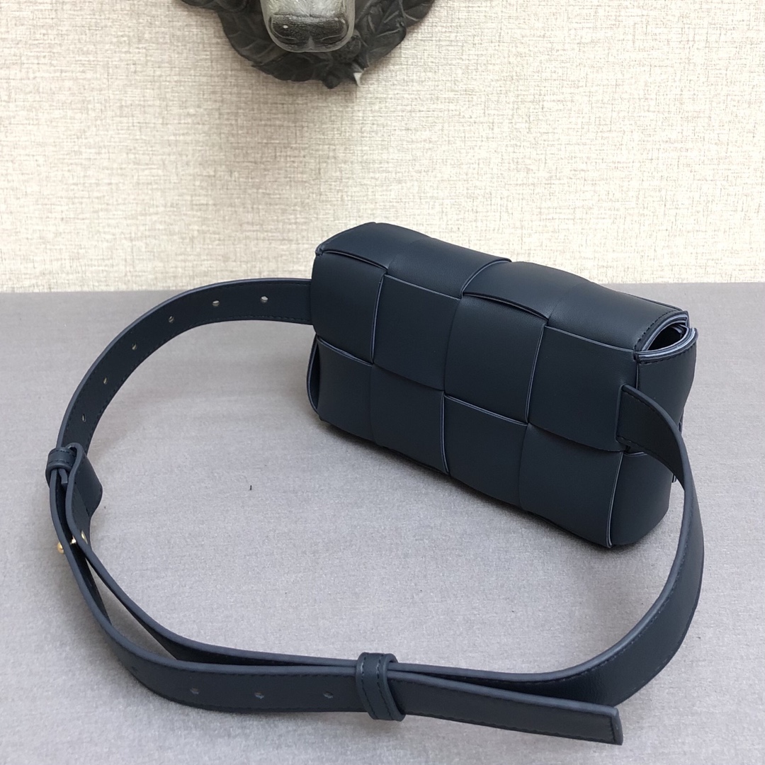 b0tt*ga Ven*ta belt cassette navy 639367 17.5 x 9.5 x 5 cm